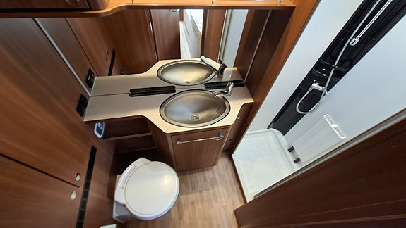 LMC EXPLORER 715 Comfort Dometic ACC på köpet/Automat / Alde värme 15 of 16