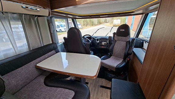 LMC EXPLORER 715 Comfort Dometic ACC på köpet/Automat / Alde värme 5 of 16