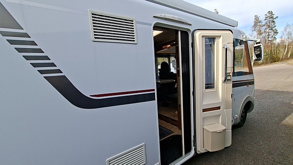 LMC EXPLORER 715 Comfort Dometic ACC på köpet/Automat / Alde värme 3 of 16