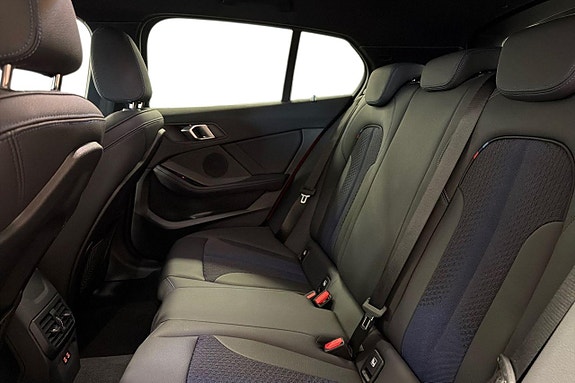 BMW 118i 11 of 17