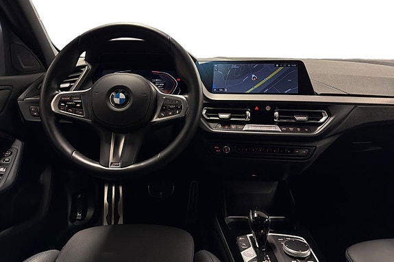 BMW 118i 8 of 17