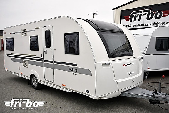 Adria 573 UL Adora, Långbäddar