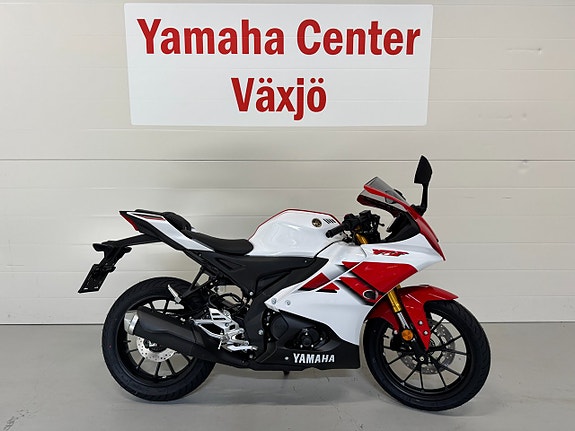 Yamaha R125 Anniversary White