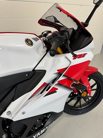 Yamaha R125 Anniversary White 7 of 7