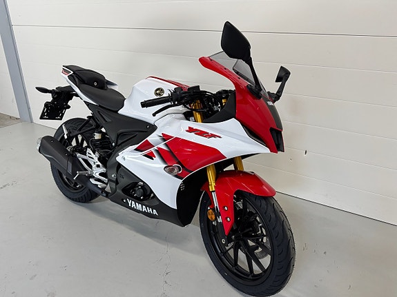 Yamaha R125 Anniversary White 2 of 7