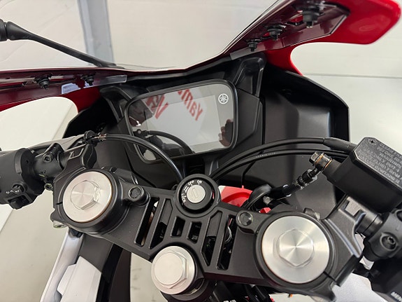 Yamaha R125 Anniversary White 5 of 7