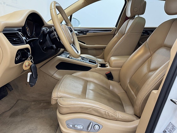 Porsche Macan S 7 of 19