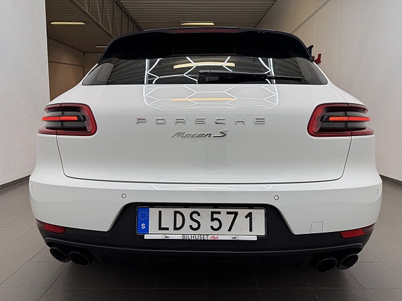 Porsche Macan S 5 of 19
