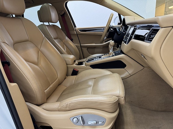 Porsche Macan S 19 of 19