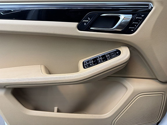 Porsche Macan S 16 of 19
