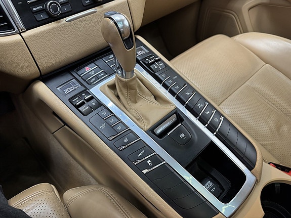 Porsche Macan S 15 of 19