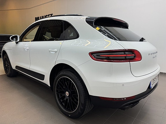 Porsche Macan S 3 of 19