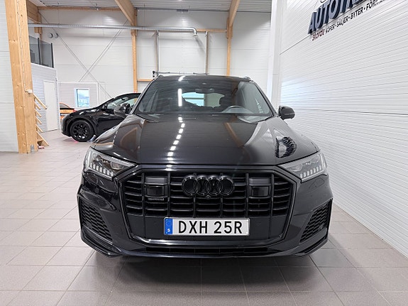 Audi Q7 2 of 5