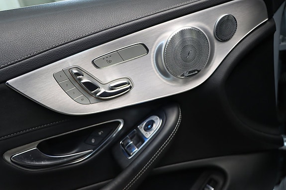 Mercedes-Benz C63 12 of 27