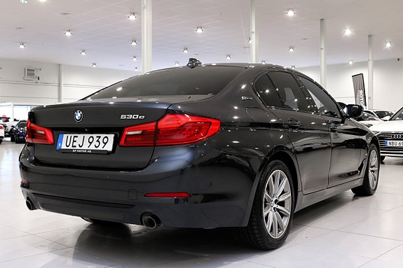 BMW 530e 4 of 5