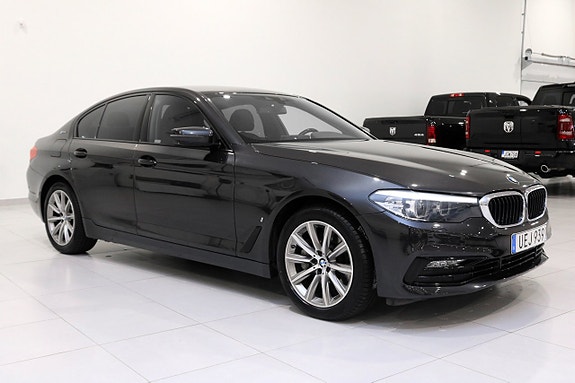 BMW 530e 2 of 5