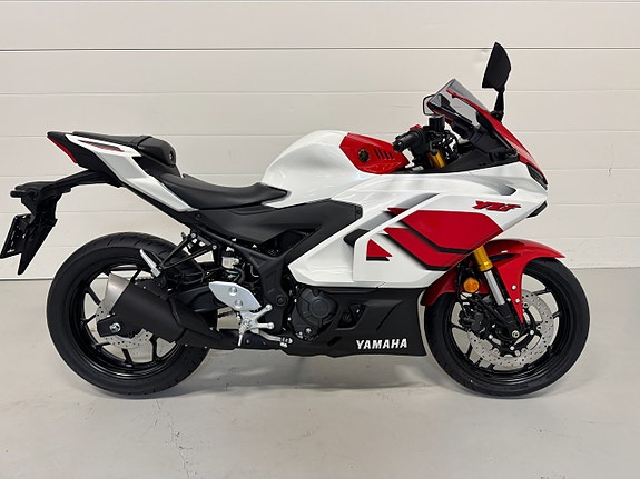 Yamaha R3 Anniversary White