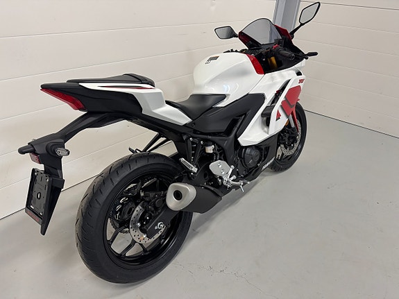 Yamaha R3 Anniversary White A2 5 of 7