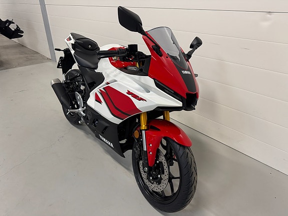 Yamaha R3 Anniversary White A2 6 of 7