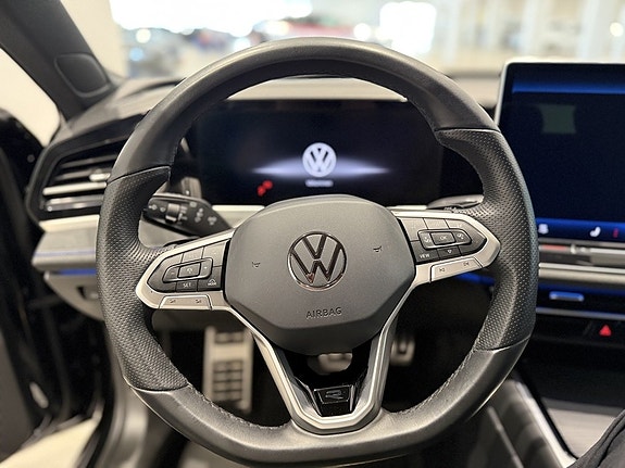 Volkswagen Passat 16 of 26