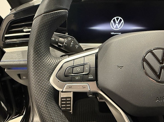 Volkswagen Passat 17 of 26