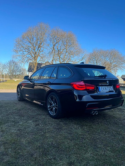 BMW 320d 2 of 5