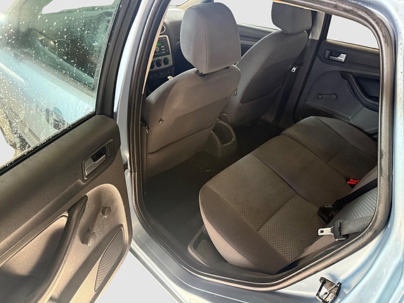 Ford Focus 9 of 16
