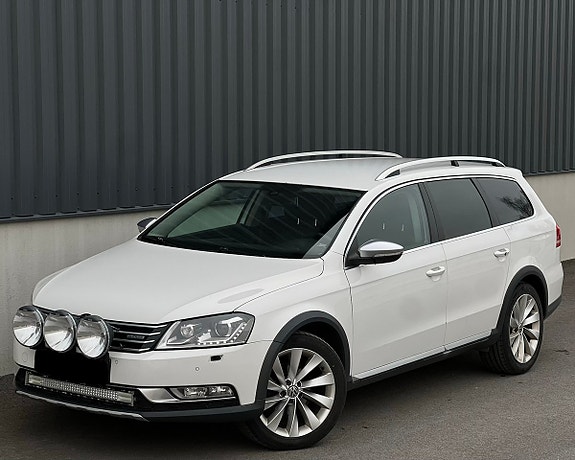 Volkswagen Passat Alltrack 2 of 5