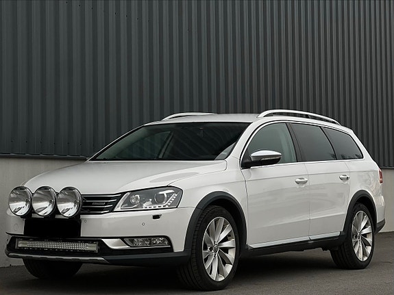 Volkswagen Passat Alltrack 3 of 5