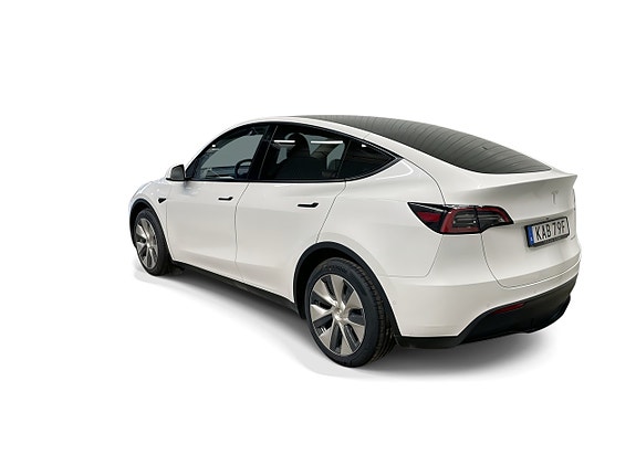 Tesla Model Y 4 of 5