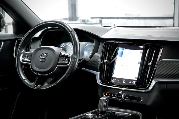 Volvo S90 10 of 28