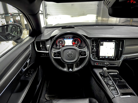 Volvo S90 15 of 28
