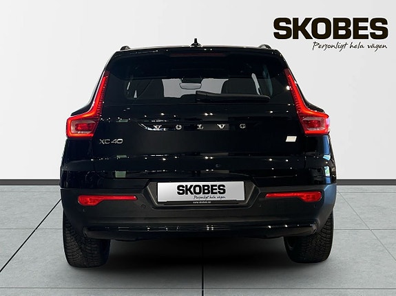 Volvo XC40 6 of 22