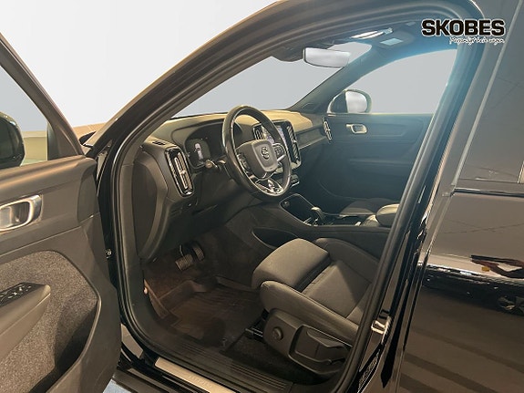 Volvo XC40 8 of 22