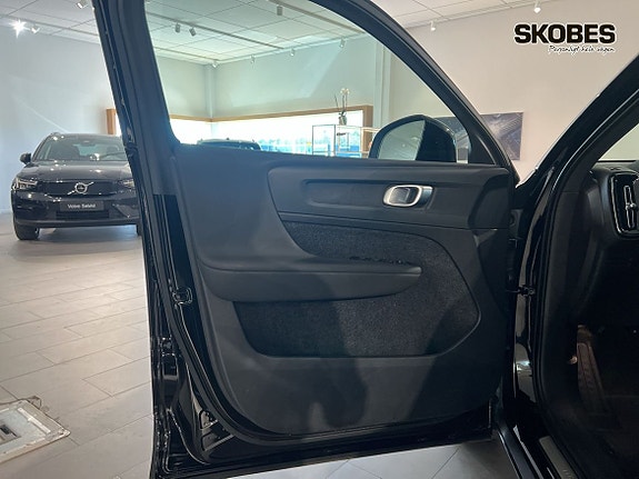 Volvo XC40 15 of 22