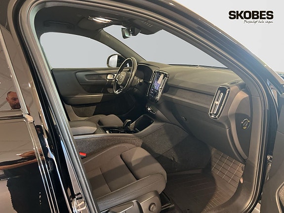 Volvo XC40 11 of 22