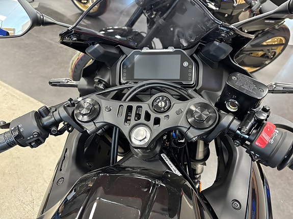 Yamaha YZF-R3 Midnight Black 4 of 6