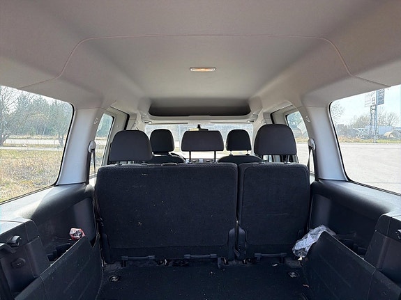 Volkswagen Caddy Maxi 5 of 5