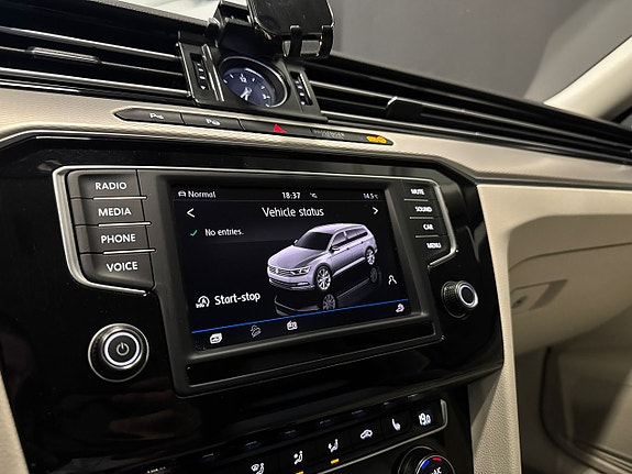 Volkswagen Passat Alltrack 9 of 19