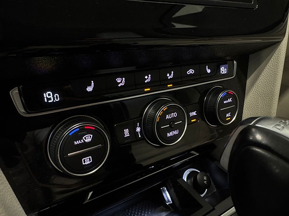 Volkswagen Passat Alltrack 8 of 19