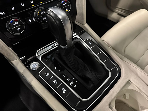 Volkswagen Passat Alltrack 14 of 19