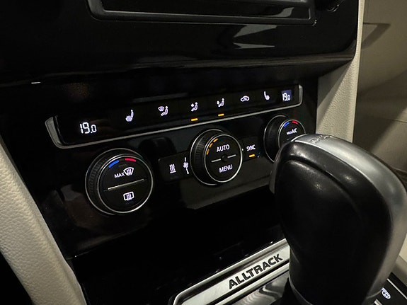 Volkswagen Passat Alltrack 12 of 19