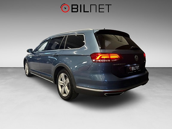 Volkswagen Passat Alltrack 2 of 5