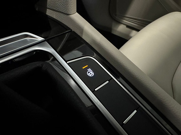 Volkswagen Passat Alltrack 13 of 19