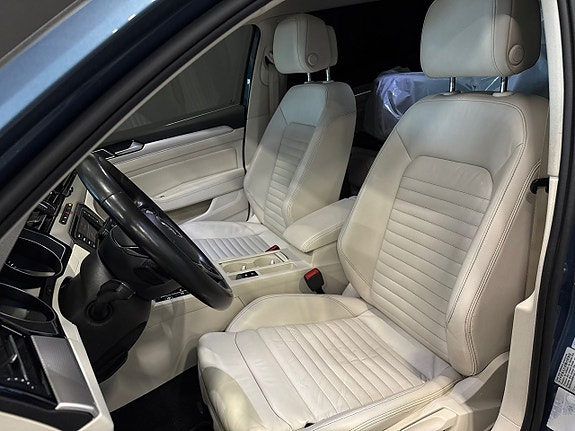 Volkswagen Passat Alltrack 17 of 19