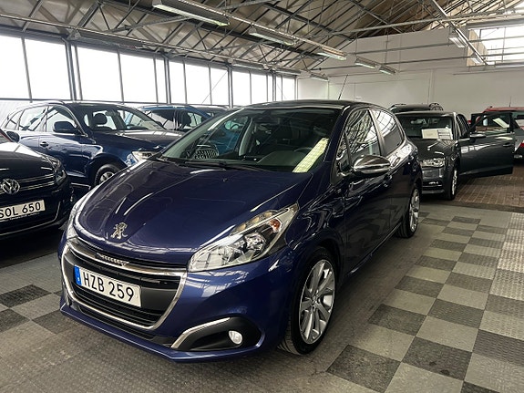 Peugeot 208 2 of 5