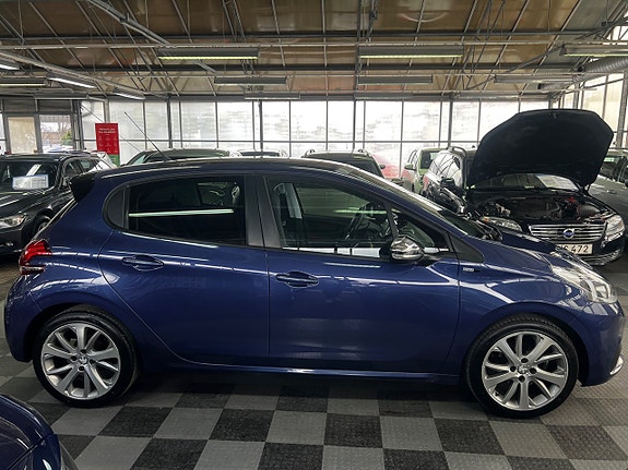 Peugeot 208 12 of 15