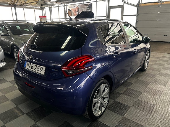 Peugeot 208 7 of 15