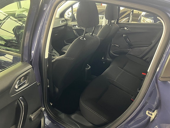 Peugeot 208 5 of 5
