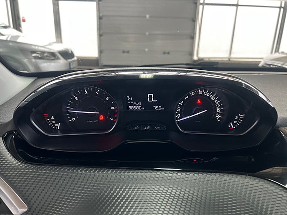 Peugeot 208 13 of 15